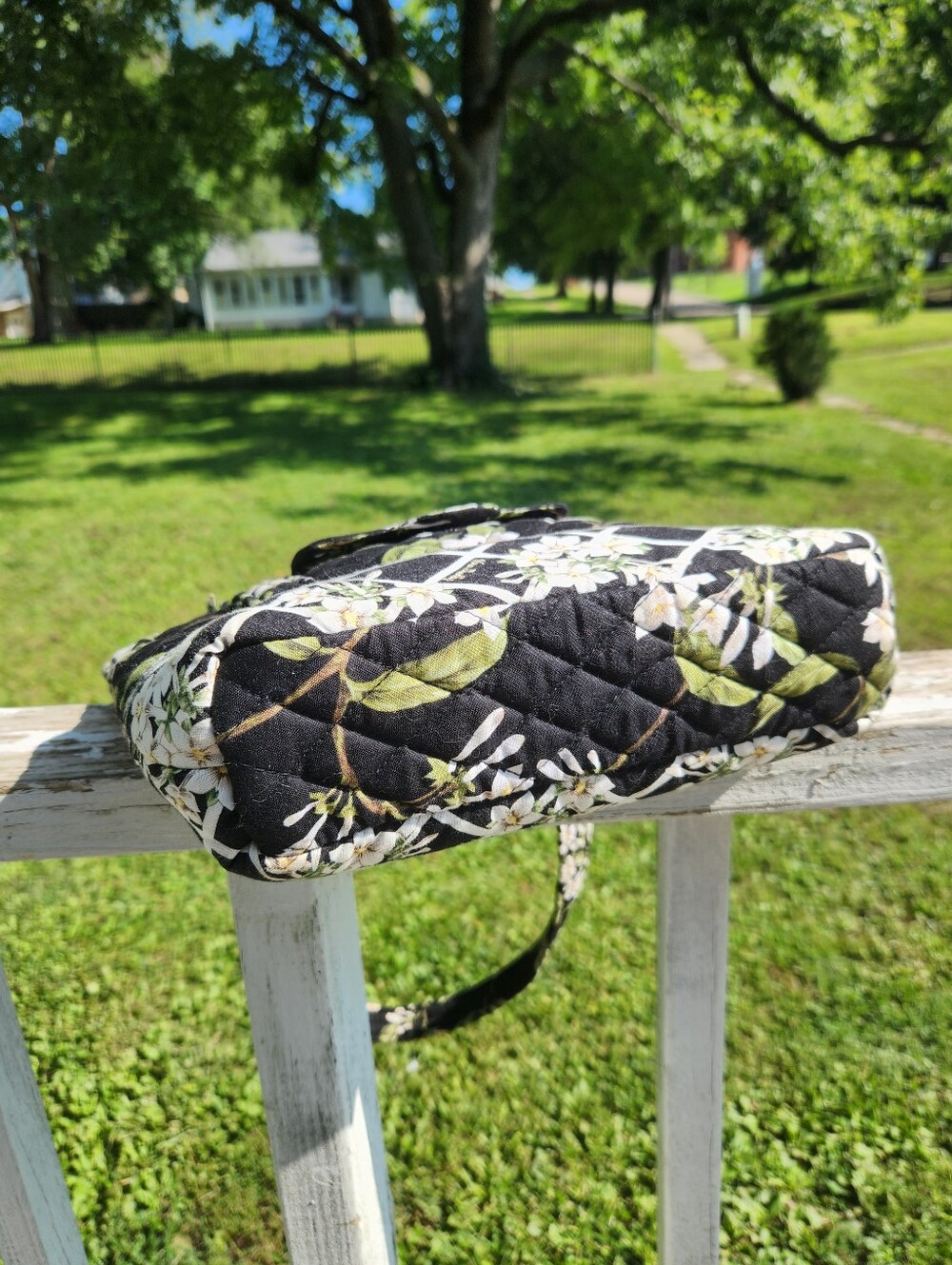 Vera Bradley Jasmine Zip Top Quilted Tote, Retired Pattern EUC - Picture 8 of 11